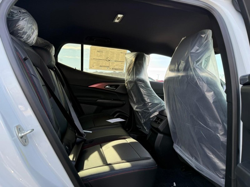 Chevrolet Equinox EV Vehicle Full-screen Gallery Image 6