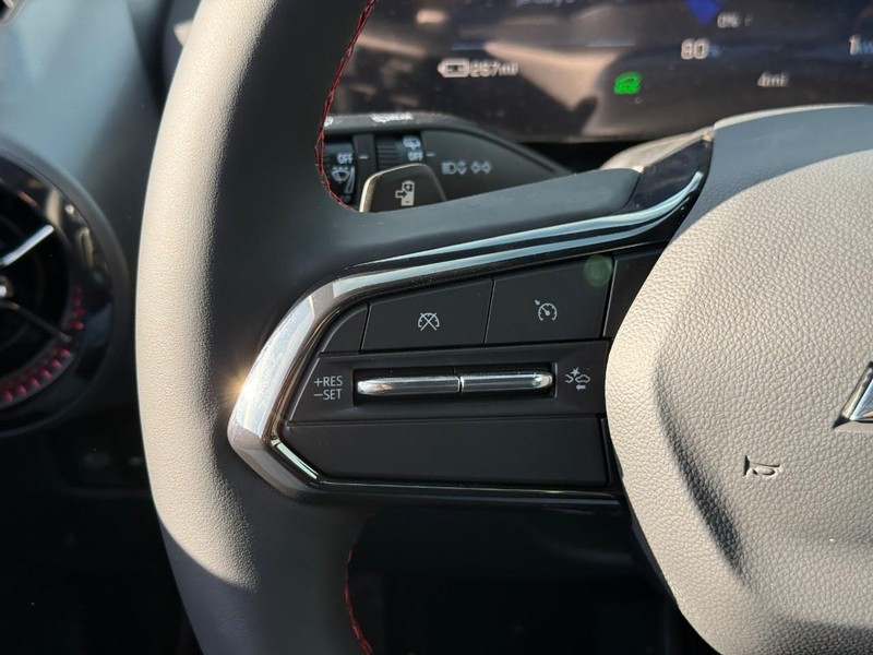 Chevrolet Equinox EV Vehicle Full-screen Gallery Image 12