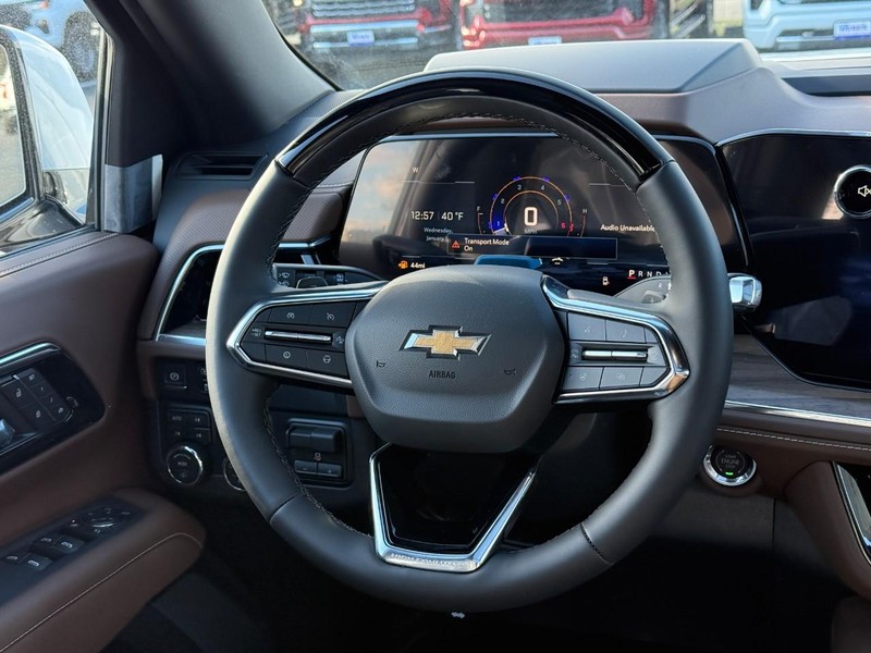Chevrolet Suburban Vehicle Full-screen Gallery Image 7