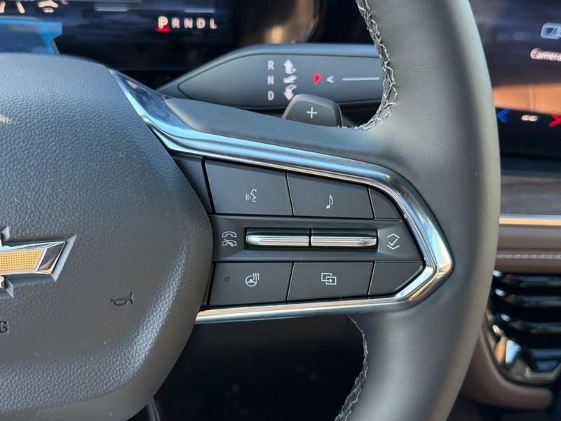 Chevrolet Suburban Vehicle Full-screen Gallery Image 12