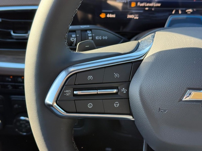 Chevrolet Suburban Vehicle Full-screen Gallery Image 13