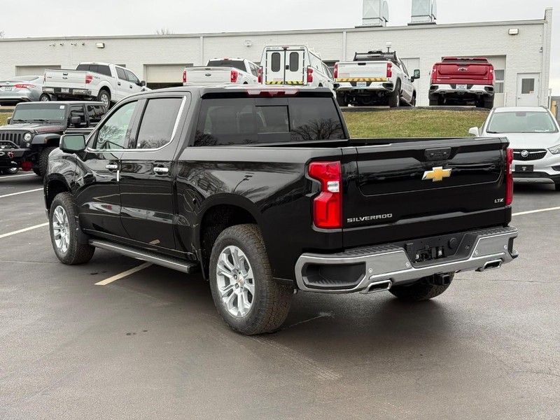Chevrolet Silverado 1500 Vehicle Full-screen Gallery Image 3