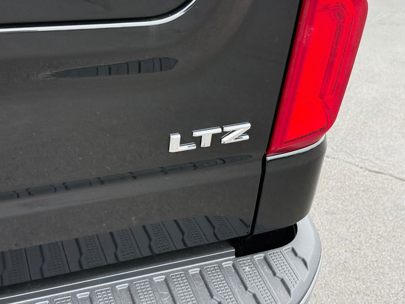 Chevrolet Silverado 1500 Vehicle Full-screen Gallery Image 5