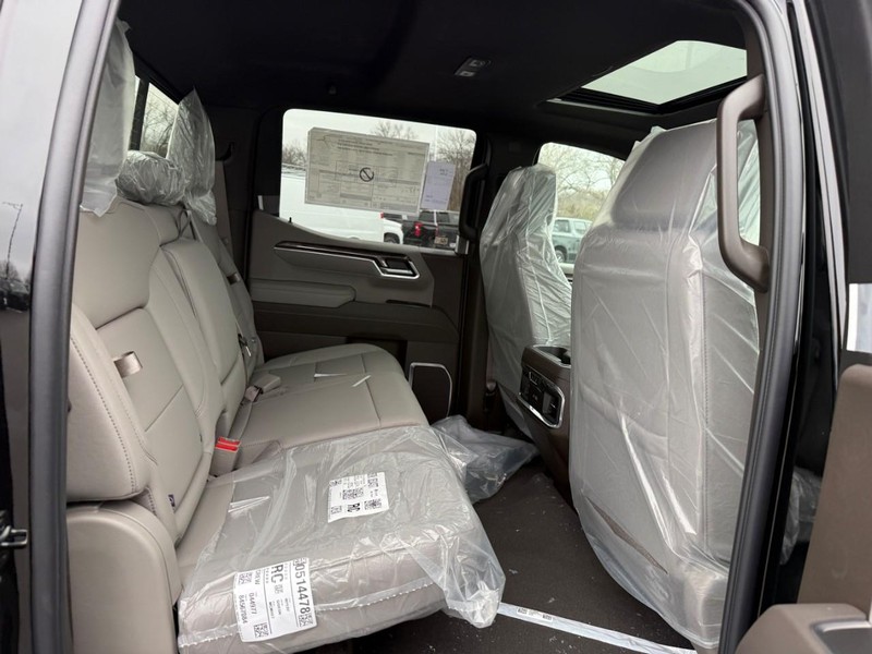 Chevrolet Silverado 1500 Vehicle Full-screen Gallery Image 6