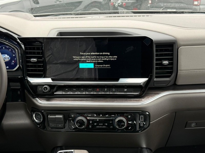 Chevrolet Silverado 1500 Vehicle Full-screen Gallery Image 9