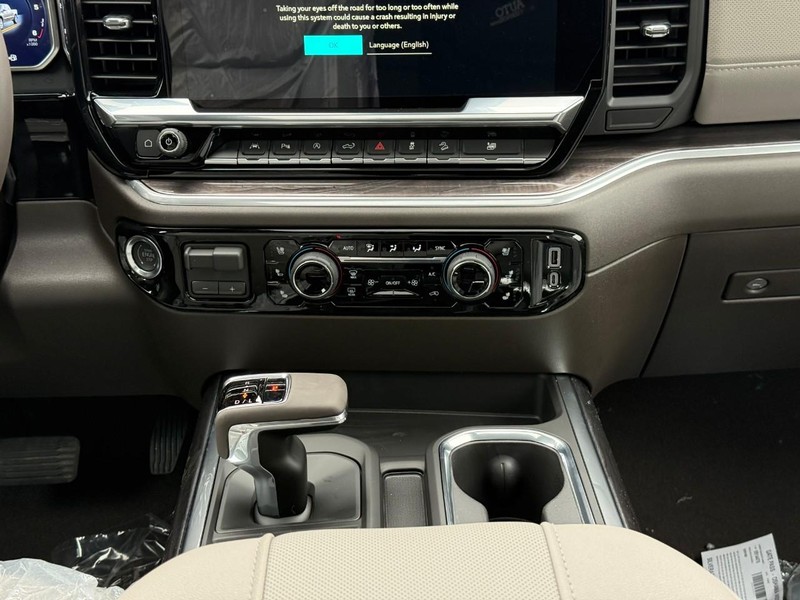 Chevrolet Silverado 1500 Vehicle Full-screen Gallery Image 10