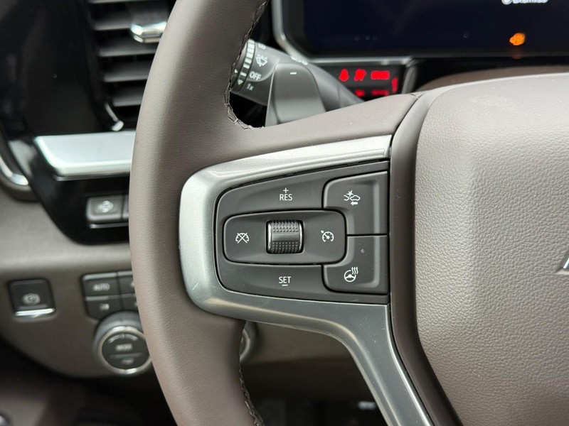 Chevrolet Silverado 1500 Vehicle Full-screen Gallery Image 15