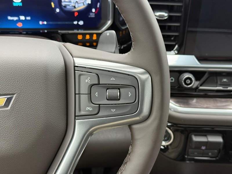 Chevrolet Silverado 1500 Vehicle Full-screen Gallery Image 16