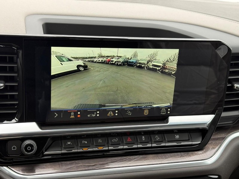 Chevrolet Silverado 1500 Vehicle Full-screen Gallery Image 17