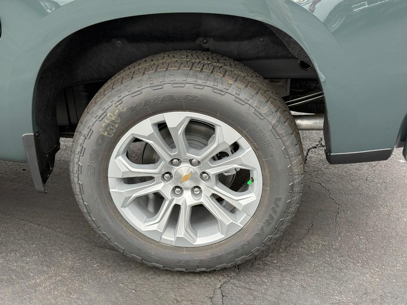 Chevrolet Silverado 1500 Vehicle Full-screen Gallery Image 4