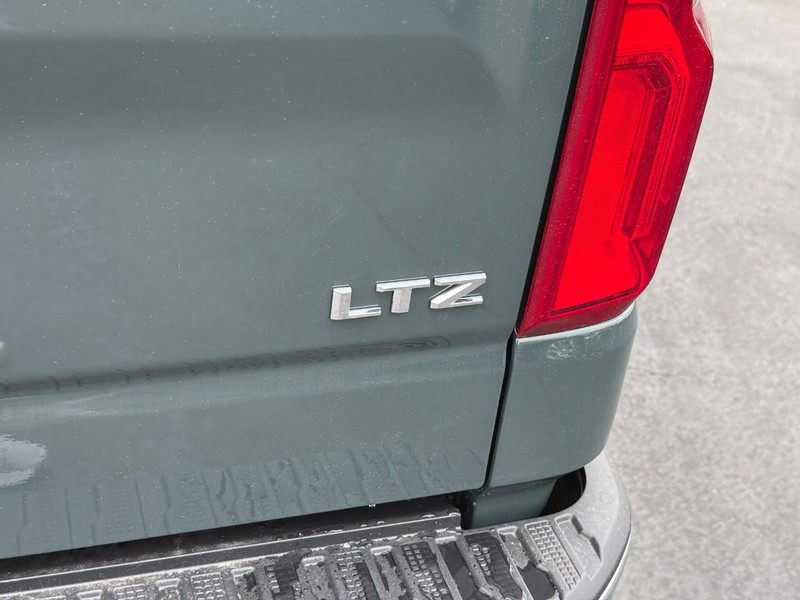 Chevrolet Silverado 1500 Vehicle Full-screen Gallery Image 5