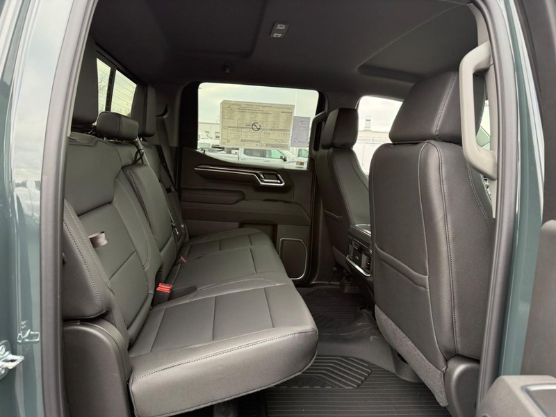 Chevrolet Silverado 1500 Vehicle Full-screen Gallery Image 6