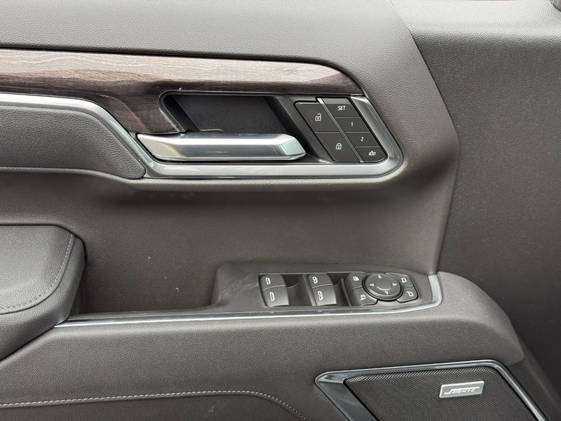 Chevrolet Silverado 1500 Vehicle Full-screen Gallery Image 11