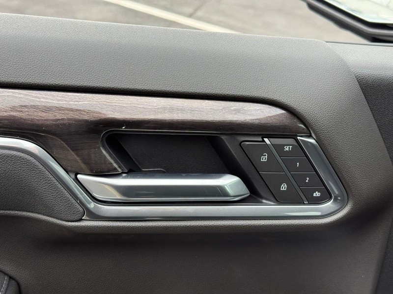 Chevrolet Silverado 1500 Vehicle Full-screen Gallery Image 12