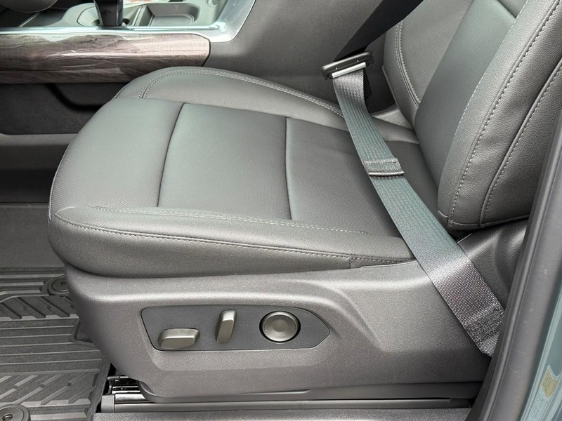 Chevrolet Silverado 1500 Vehicle Full-screen Gallery Image 13