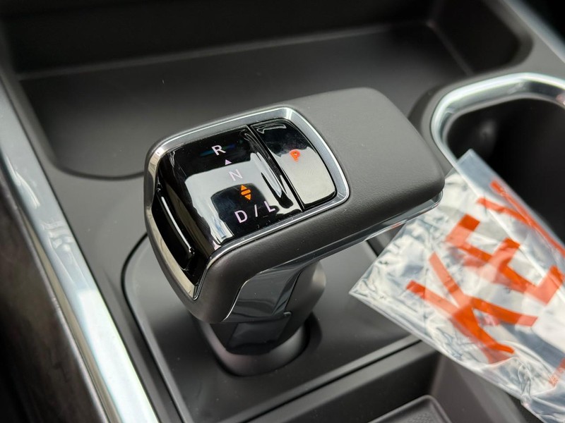 Chevrolet Silverado 1500 Vehicle Full-screen Gallery Image 15