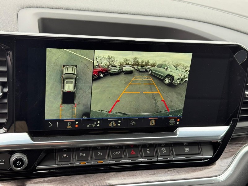 Chevrolet Silverado 1500 Vehicle Full-screen Gallery Image 17