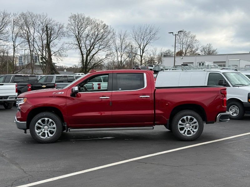 Chevrolet Silverado 1500 Vehicle Full-screen Gallery Image 2