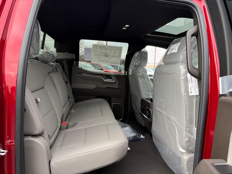 Chevrolet Silverado 1500 Vehicle Full-screen Gallery Image 6