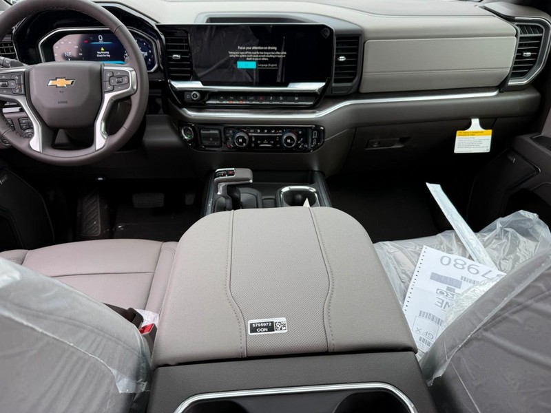 Chevrolet Silverado 1500 Vehicle Full-screen Gallery Image 7