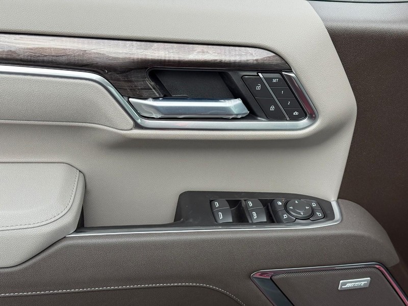 Chevrolet Silverado 1500 Vehicle Full-screen Gallery Image 11