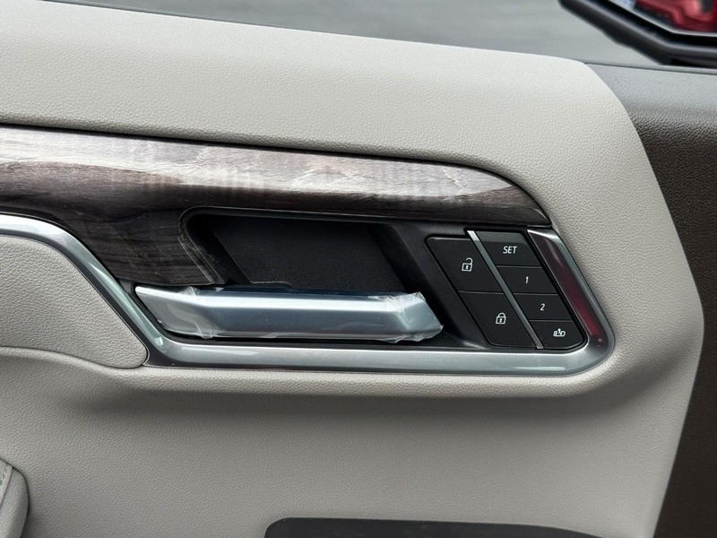 Chevrolet Silverado 1500 Vehicle Full-screen Gallery Image 12