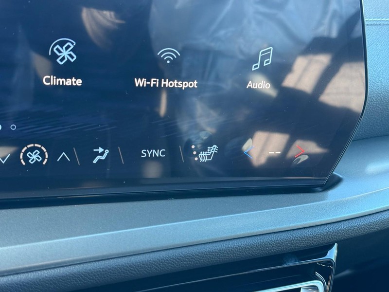 Chevrolet Traverse Vehicle Full-screen Gallery Image 12