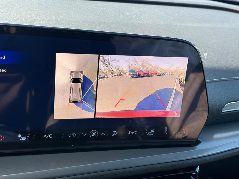 Chevrolet Traverse Vehicle Full-screen Gallery Image 15