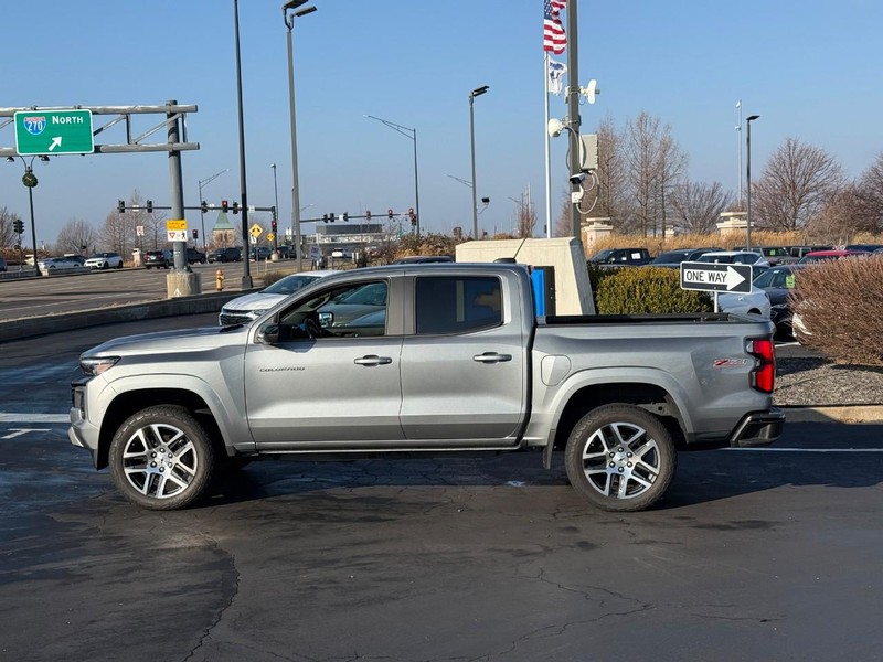 Chevrolet Colorado Vehicle Full-screen Gallery Image 02