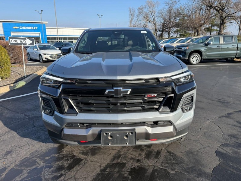 Chevrolet Colorado Vehicle Full-screen Gallery Image 10