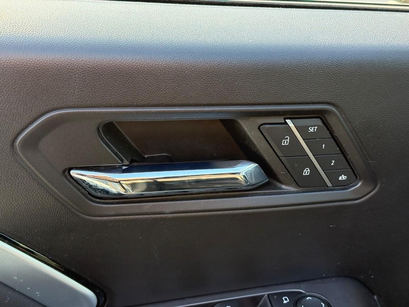 Chevrolet Colorado Vehicle Full-screen Gallery Image 17