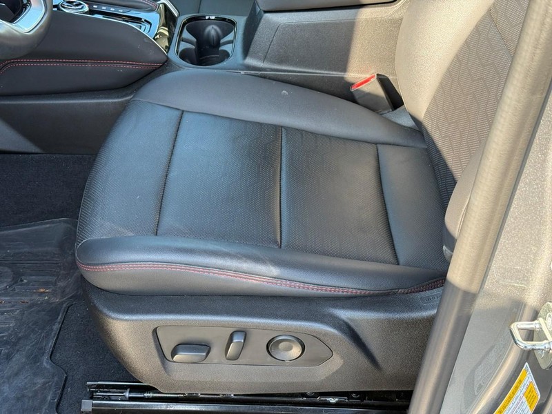 Chevrolet Colorado Vehicle Full-screen Gallery Image 18