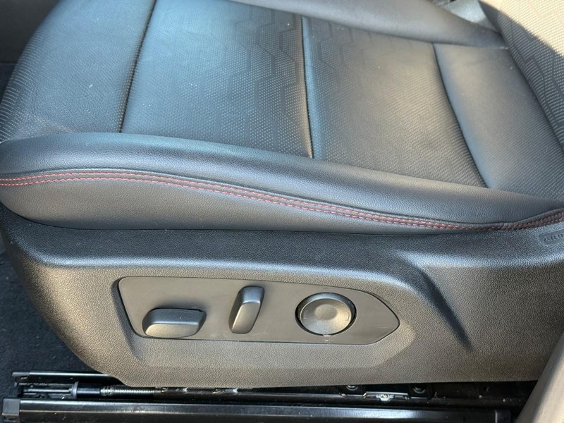 Chevrolet Colorado Vehicle Full-screen Gallery Image 19