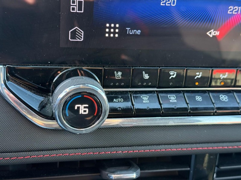 Chevrolet Colorado Vehicle Full-screen Gallery Image 24