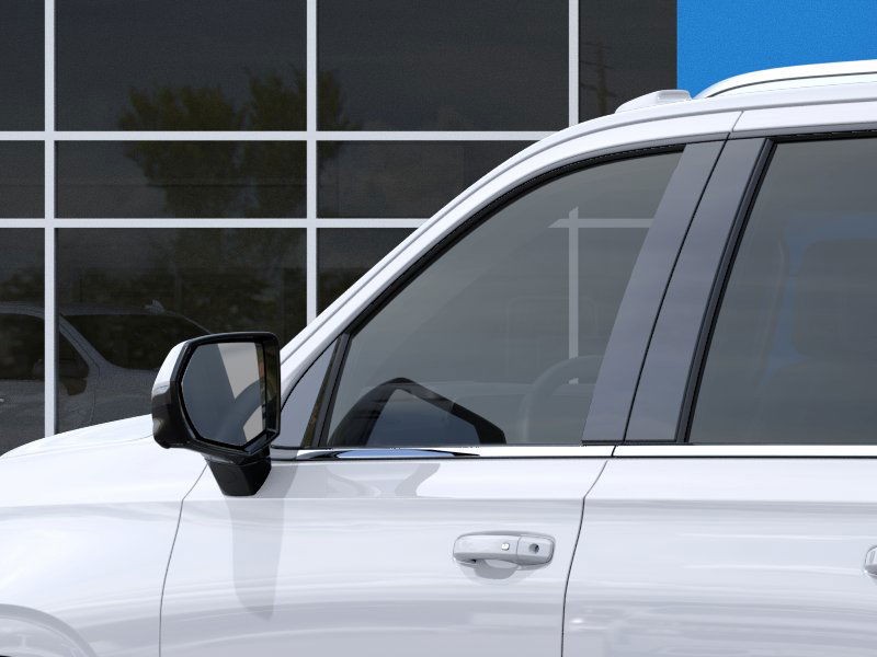 Chevrolet Suburban Vehicle Full-screen Gallery Image 12