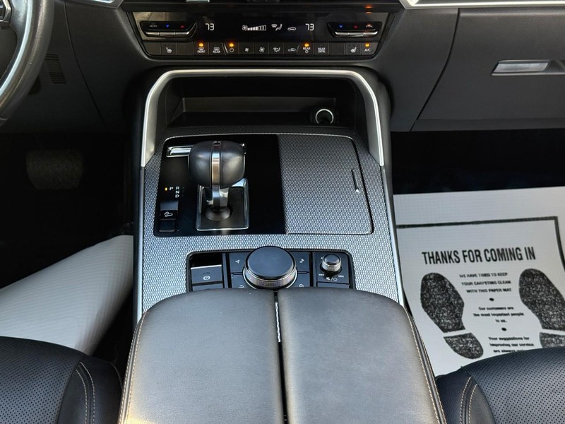 Mazda CX-90 Vehicle Full-screen Gallery Image 16