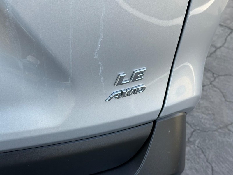 Toyota RAV4 Vehicle Full-screen Gallery Image 5