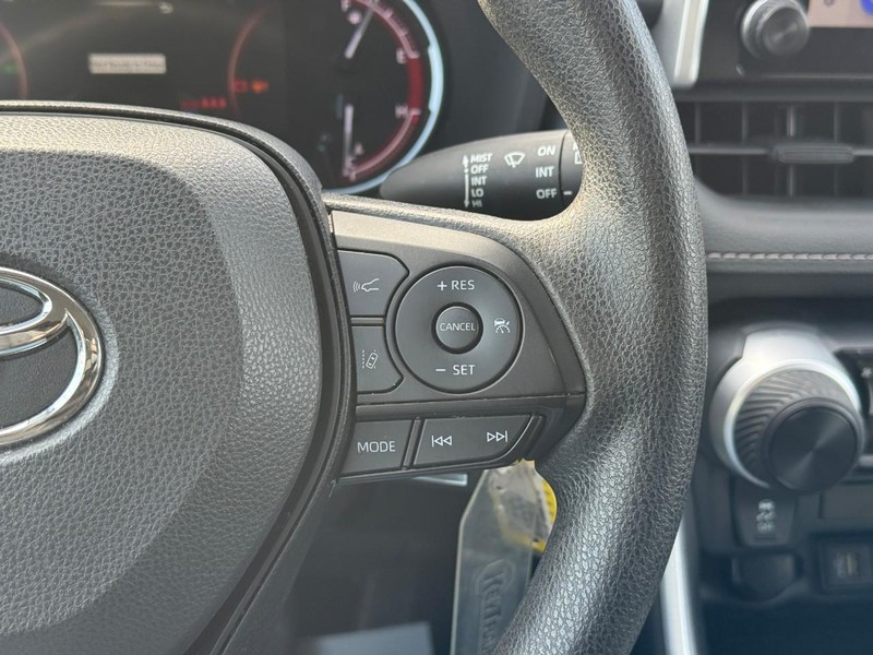 Toyota RAV4 Vehicle Full-screen Gallery Image 21