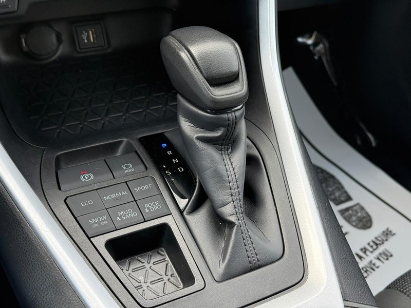 Toyota RAV4 Vehicle Full-screen Gallery Image 22