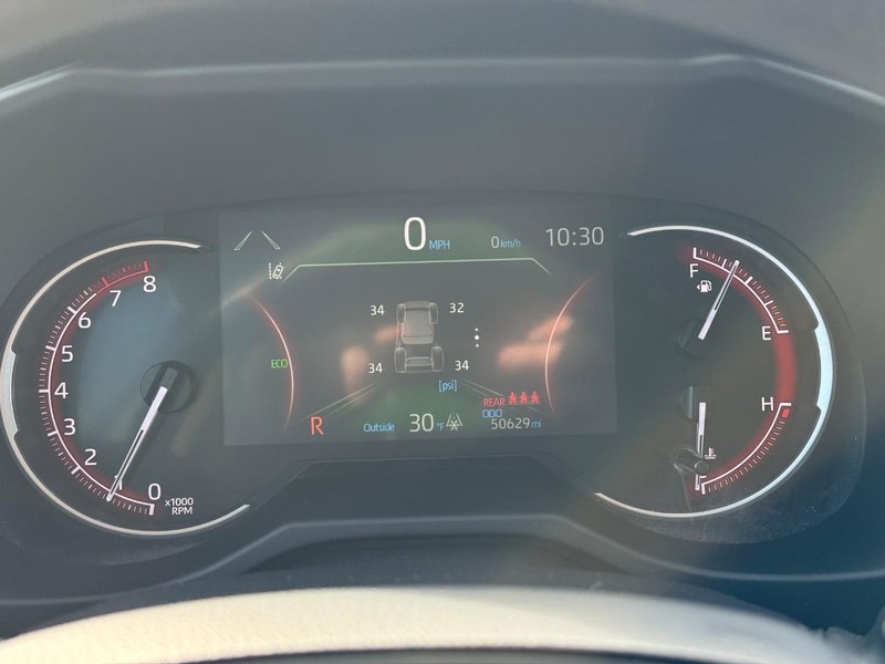 Toyota RAV4 Vehicle Full-screen Gallery Image 24