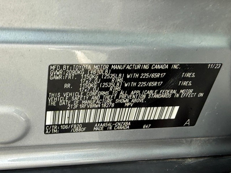 Toyota RAV4 Vehicle Full-screen Gallery Image 25