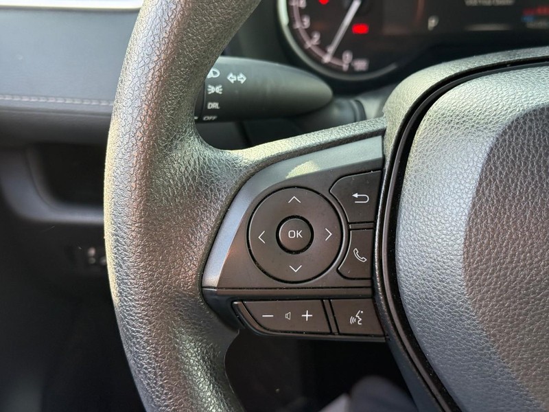 Toyota RAV4 Vehicle Full-screen Gallery Image 21