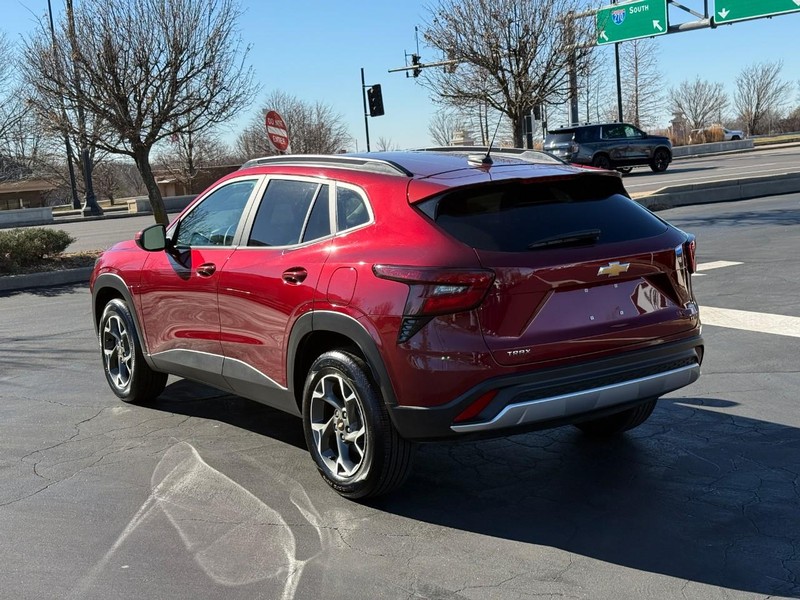 Chevrolet Trax Vehicle Full-screen Gallery Image 3