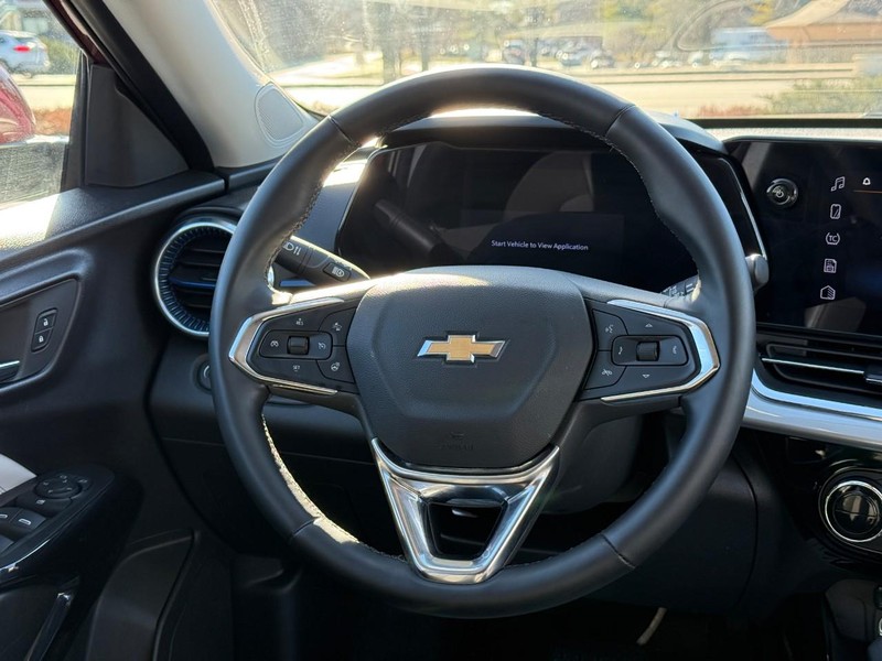 Chevrolet Trax Vehicle Full-screen Gallery Image 13