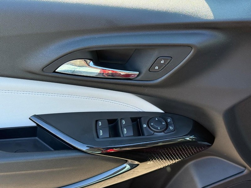 Chevrolet Trax Vehicle Full-screen Gallery Image 16