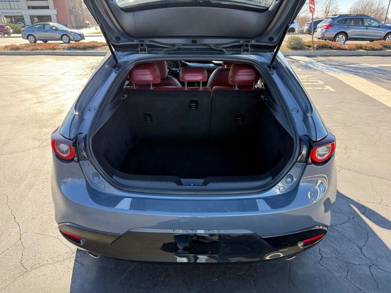 Mazda Mazda3 Hatchback Vehicle Full-screen Gallery Image 6