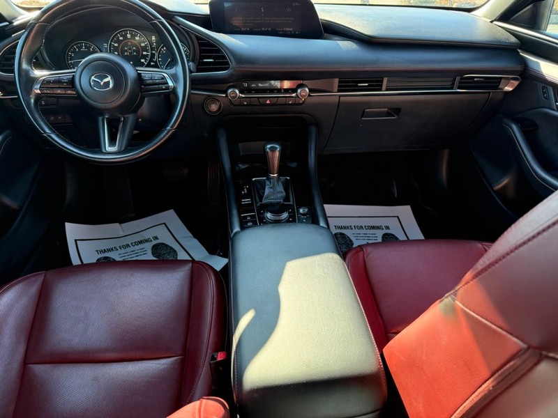 Mazda Mazda3 Hatchback Vehicle Full-screen Gallery Image 11