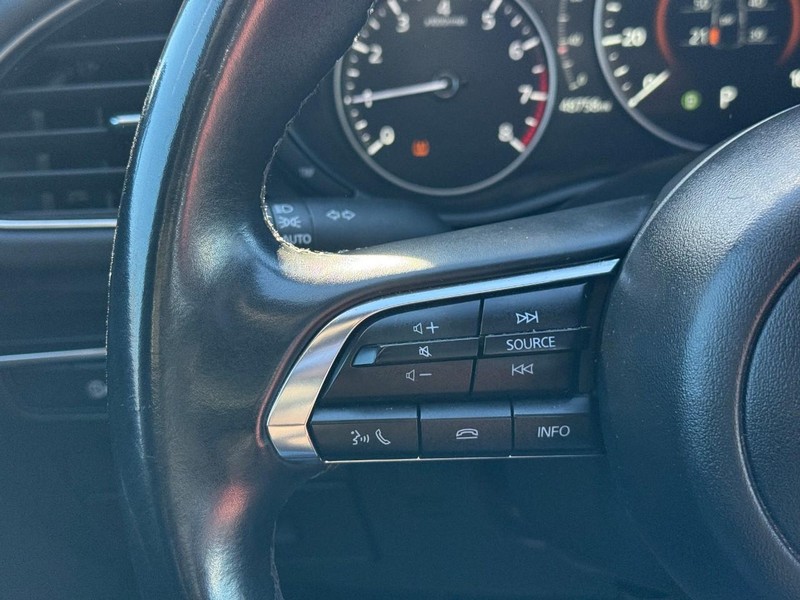 Mazda Mazda3 Hatchback Vehicle Full-screen Gallery Image 17