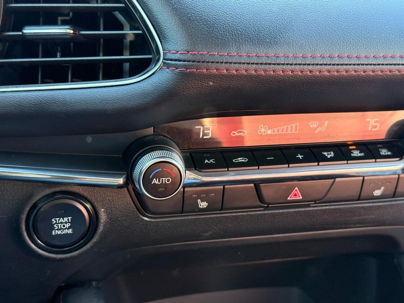 Mazda Mazda3 Hatchback Vehicle Full-screen Gallery Image 20