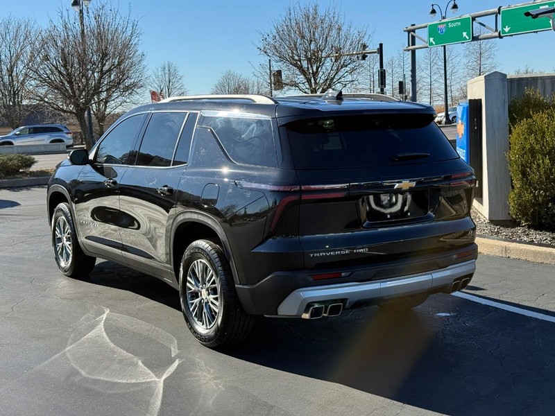Chevrolet Traverse Vehicle Full-screen Gallery Image 3